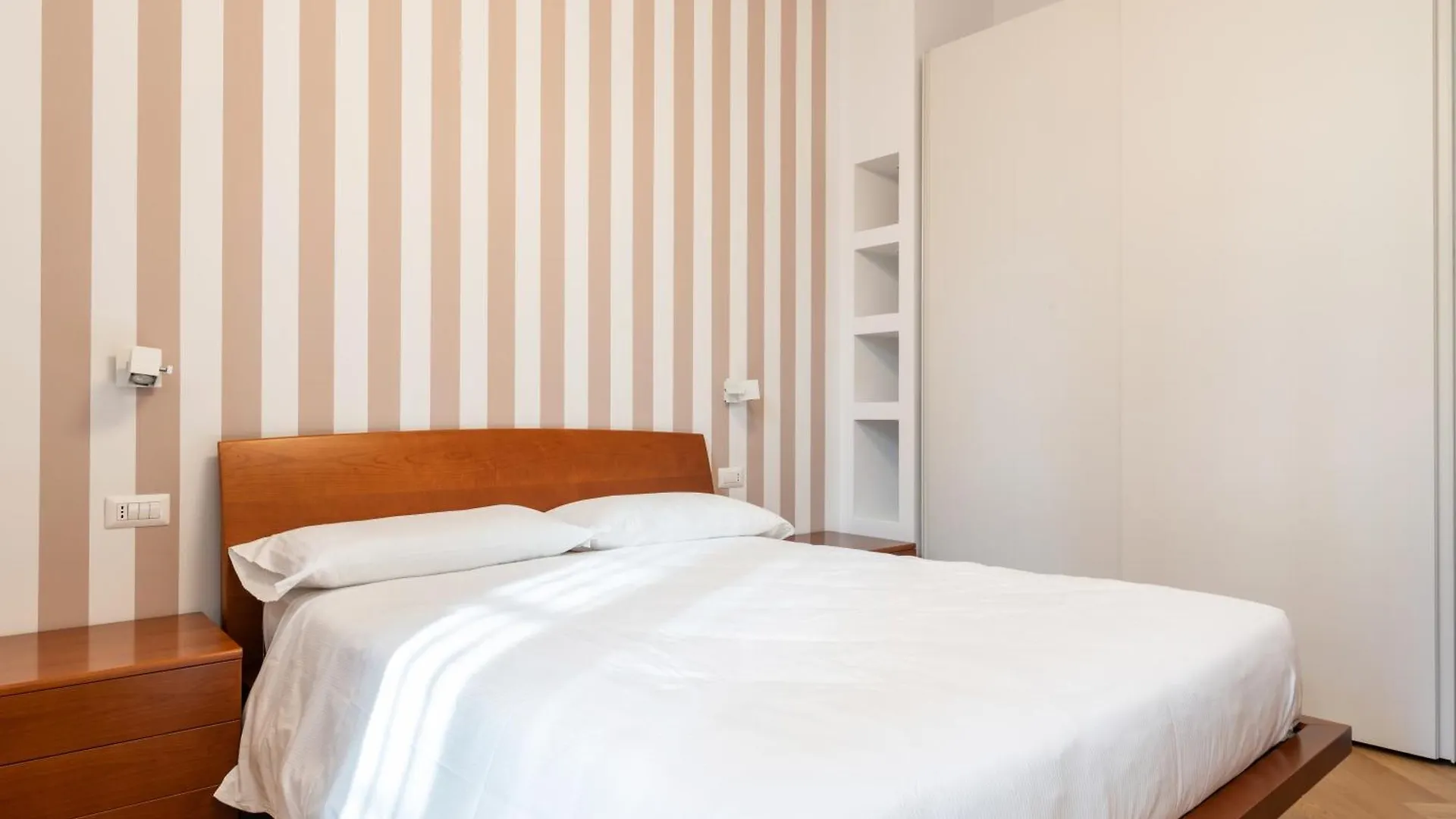 Monte Nero 2Br Apt Pta Romana M3 ميلان 0*,