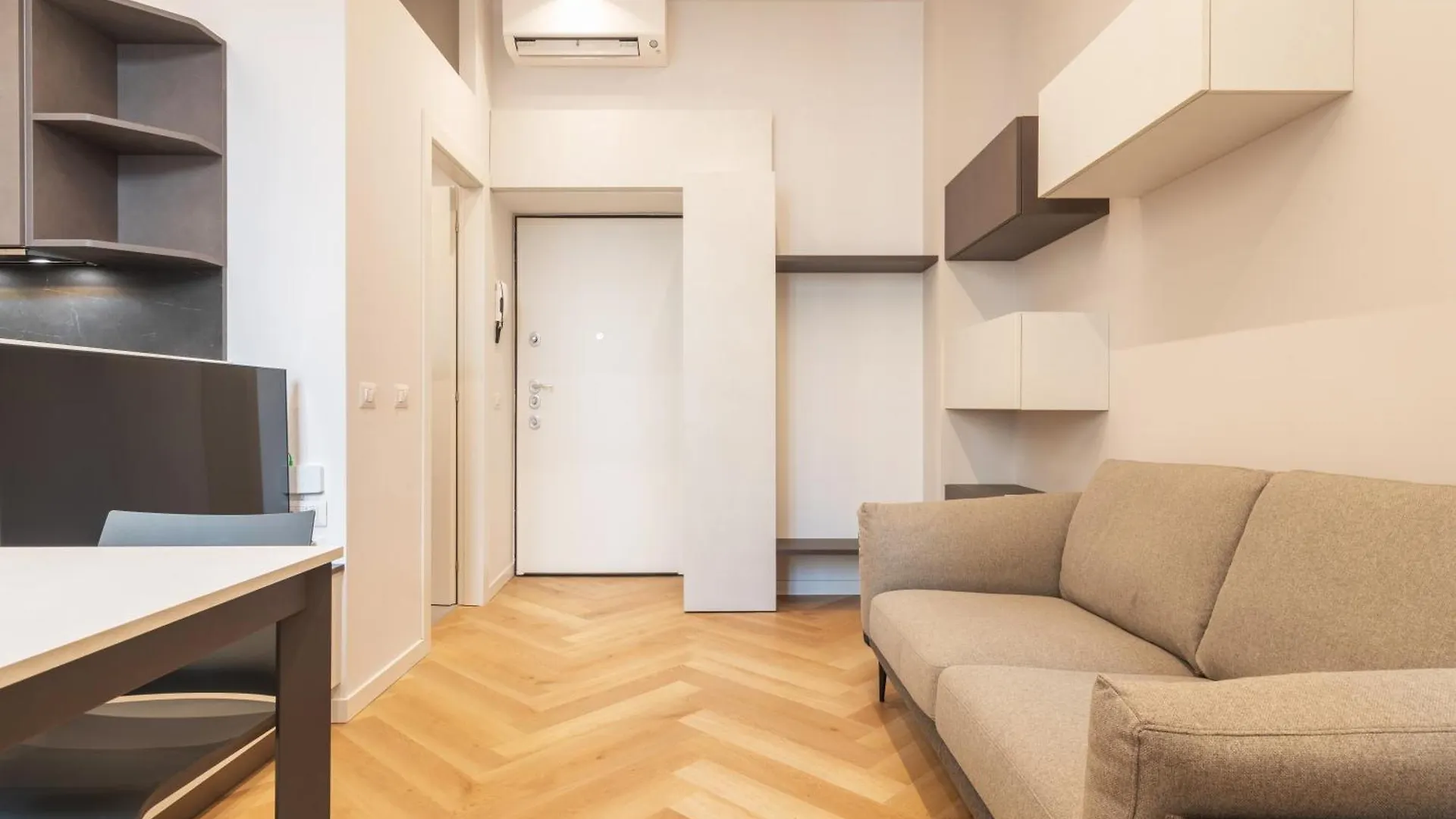 Monte Nero 2Br Apt Pta Romana M3 Milánó 0*,