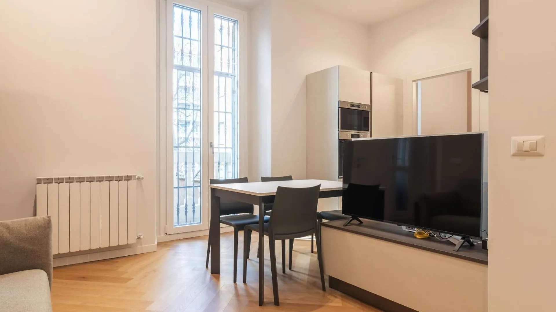Monte Nero 2Br Apt Pta Romana M3 Milan 0*,  Italy